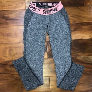 Gym shark leggings. SIZE XS.
